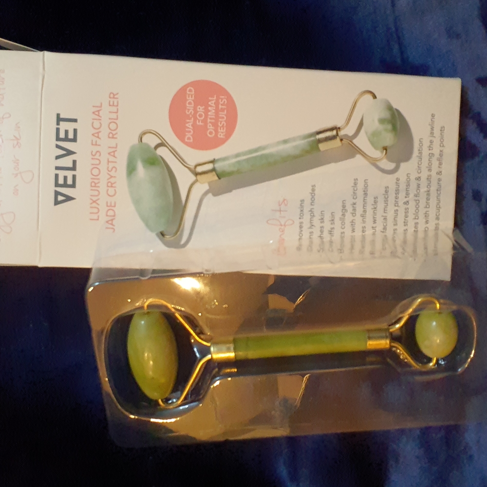 Velvet Luxurious Facial Jade Crystal Roller